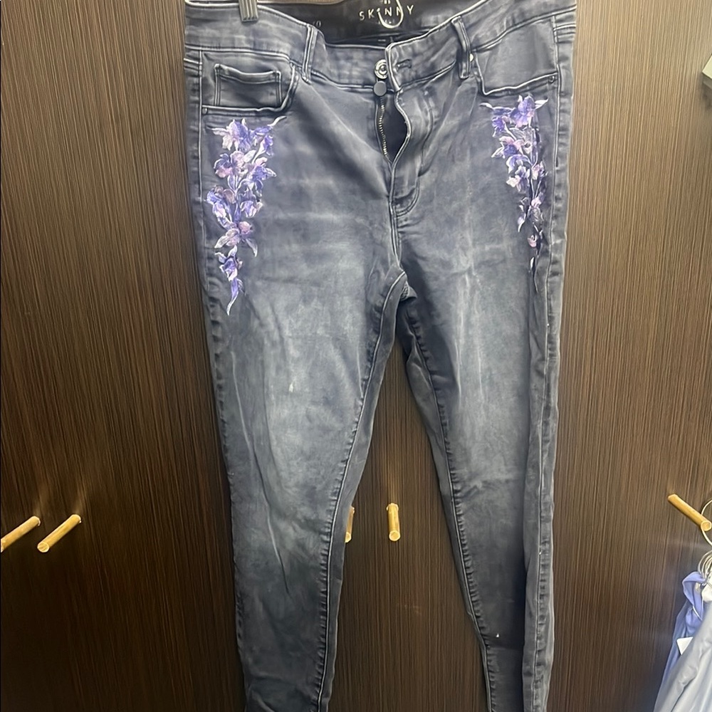 White House Black Market Skinny Jeans Blue Purple Embroidery